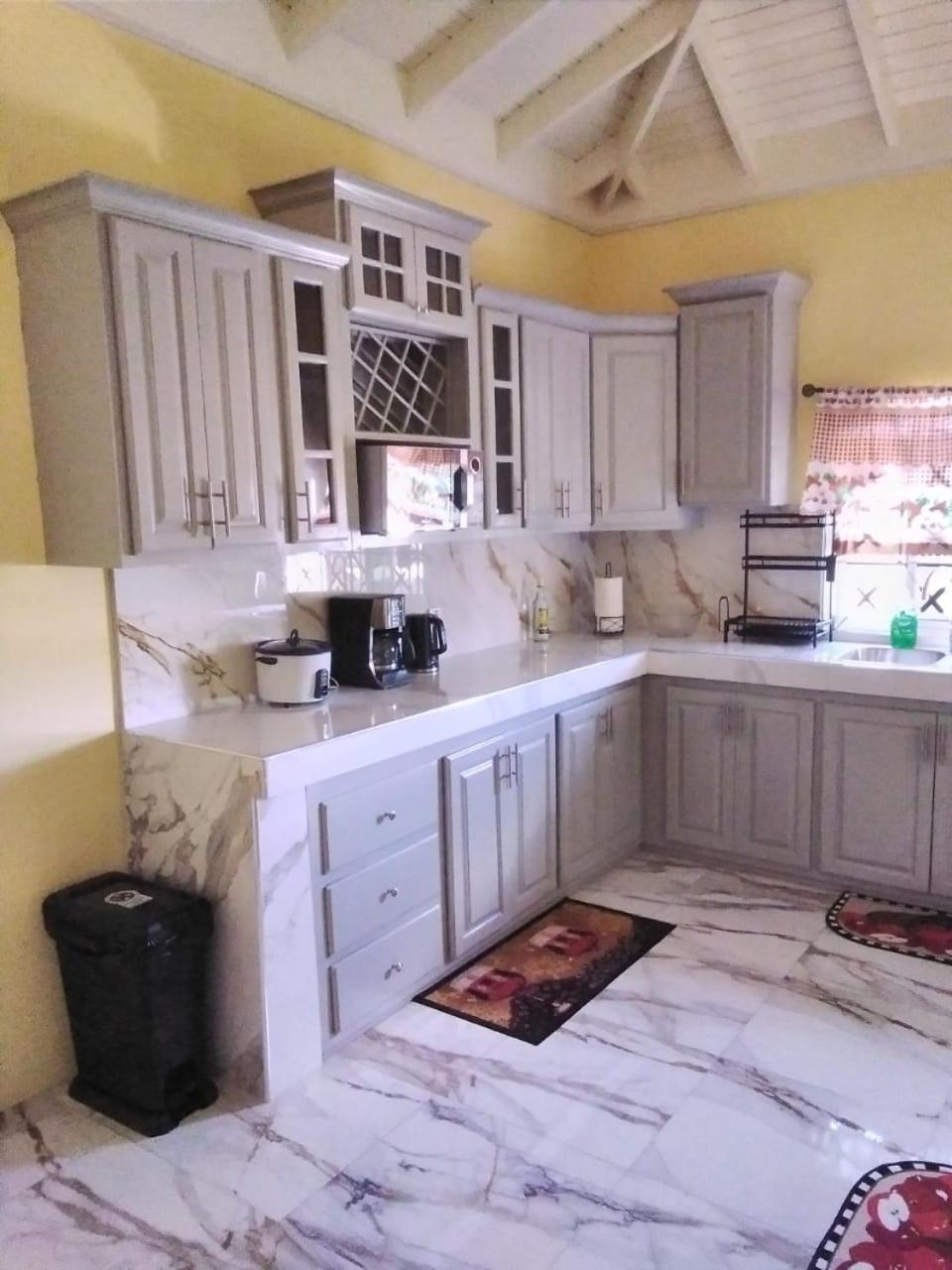 Jamaica Oasis Suite Portmore Buitenkant foto