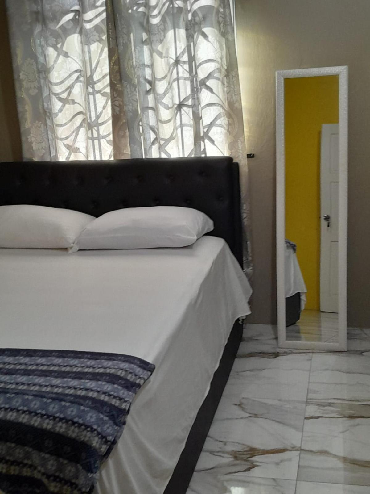 Jamaica Oasis Suite Portmore Buitenkant foto