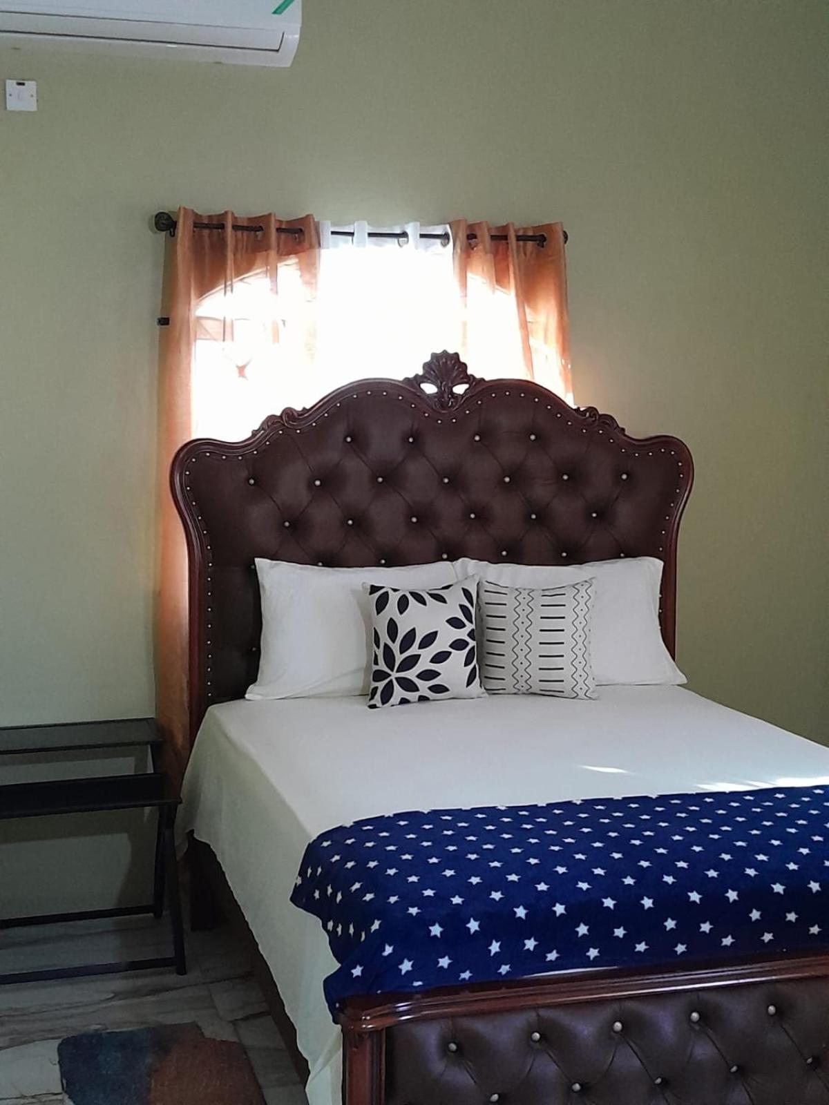 Jamaica Oasis Suite Portmore Buitenkant foto
