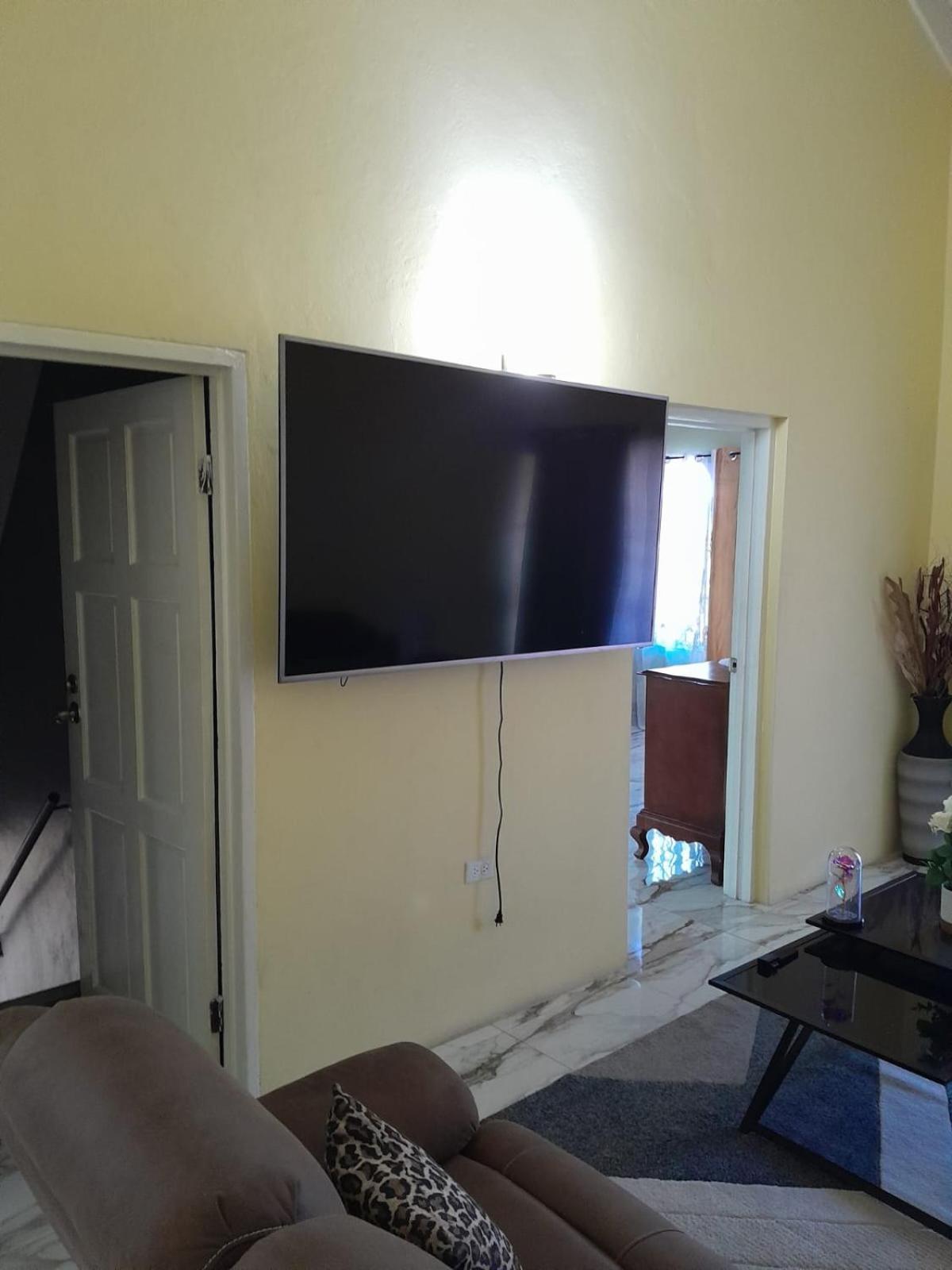 Jamaica Oasis Suite Portmore Buitenkant foto